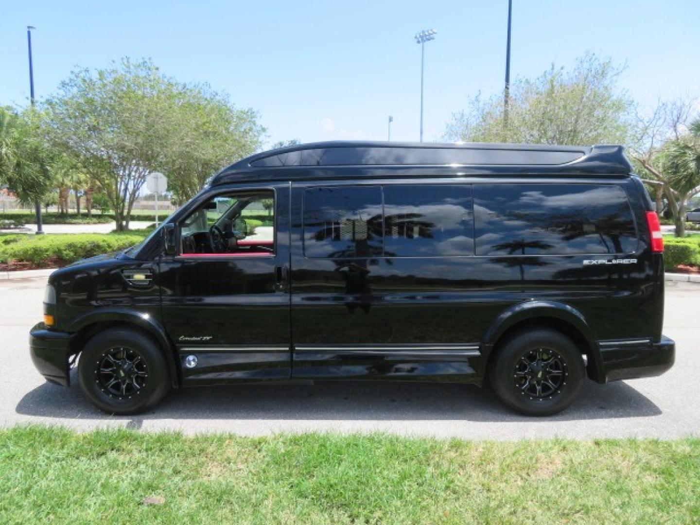 2018 Black /Red GMC Savana G2500 Cargo (1GTW7AFG9J1) with an 6.0L V8 OHV 16V FFV engine, 6A transmission, located at 4301 Oak Circle #19, Boca Raton, FL, 33431, (954) 561-2499, 26.388861, -80.084038 - Photo#18